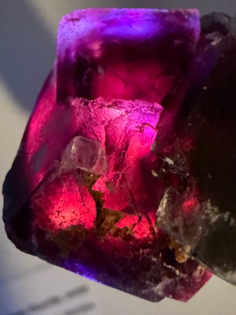 フローライト　レッド　オコルス産　原石　鉱物　標本　天然石　蛍石