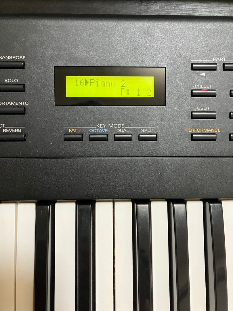 Roland JV-30 シンセサイザー ケース付き　電子キーボード