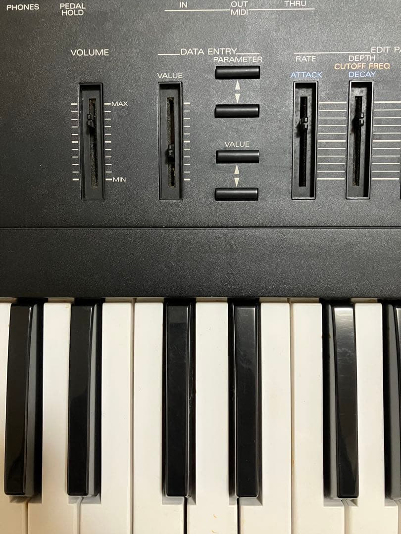 Roland JV-30 シンセサイザー ケース付き　電子キーボード