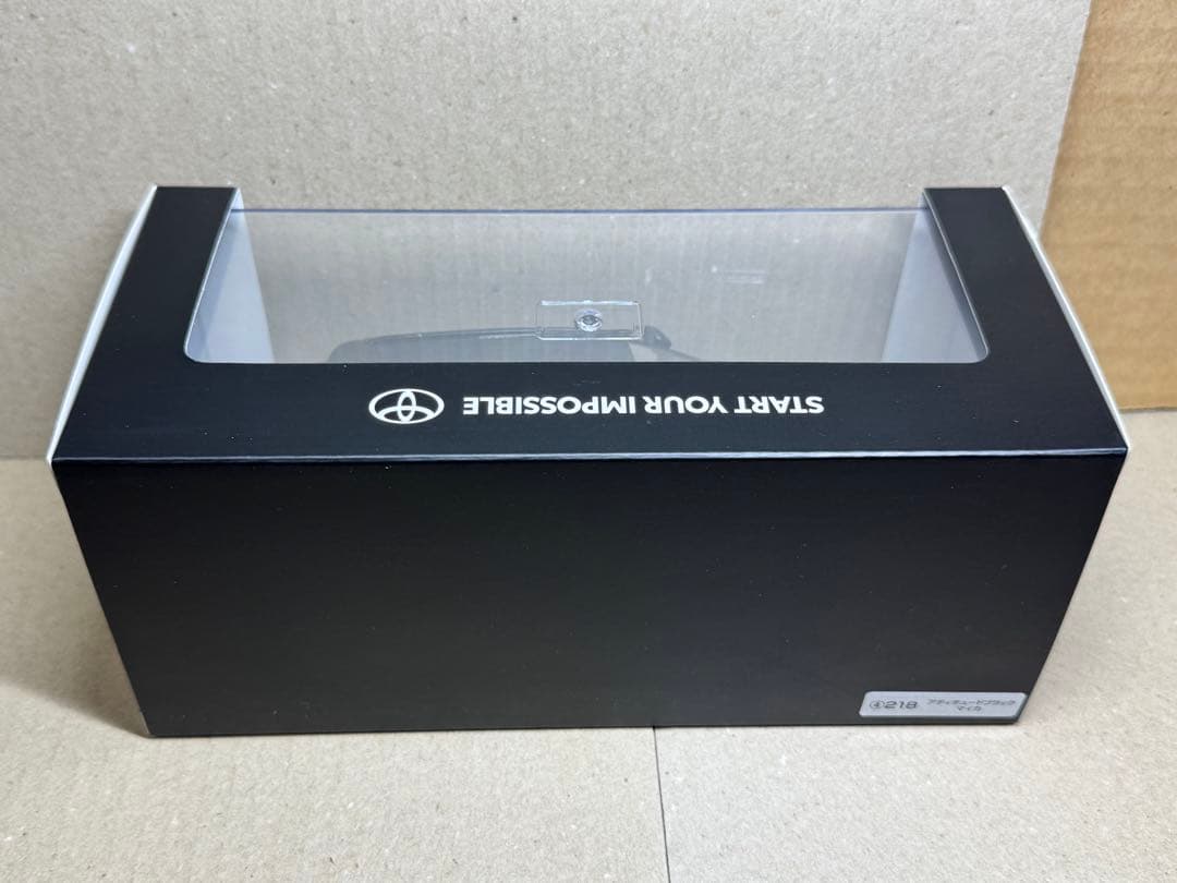 トヨタ カローラクロス アティチュードブラック カラーサンプルミニカー 色見本