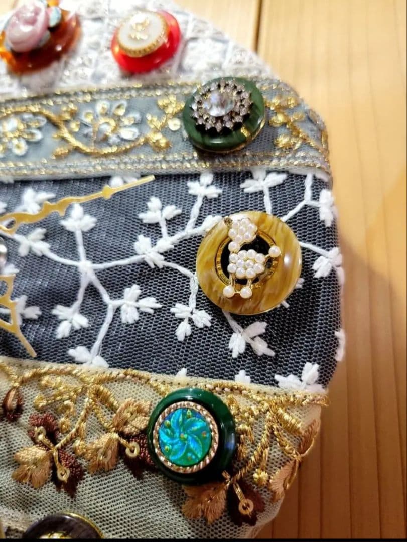 壁掛け時計　インド刺繍リボン