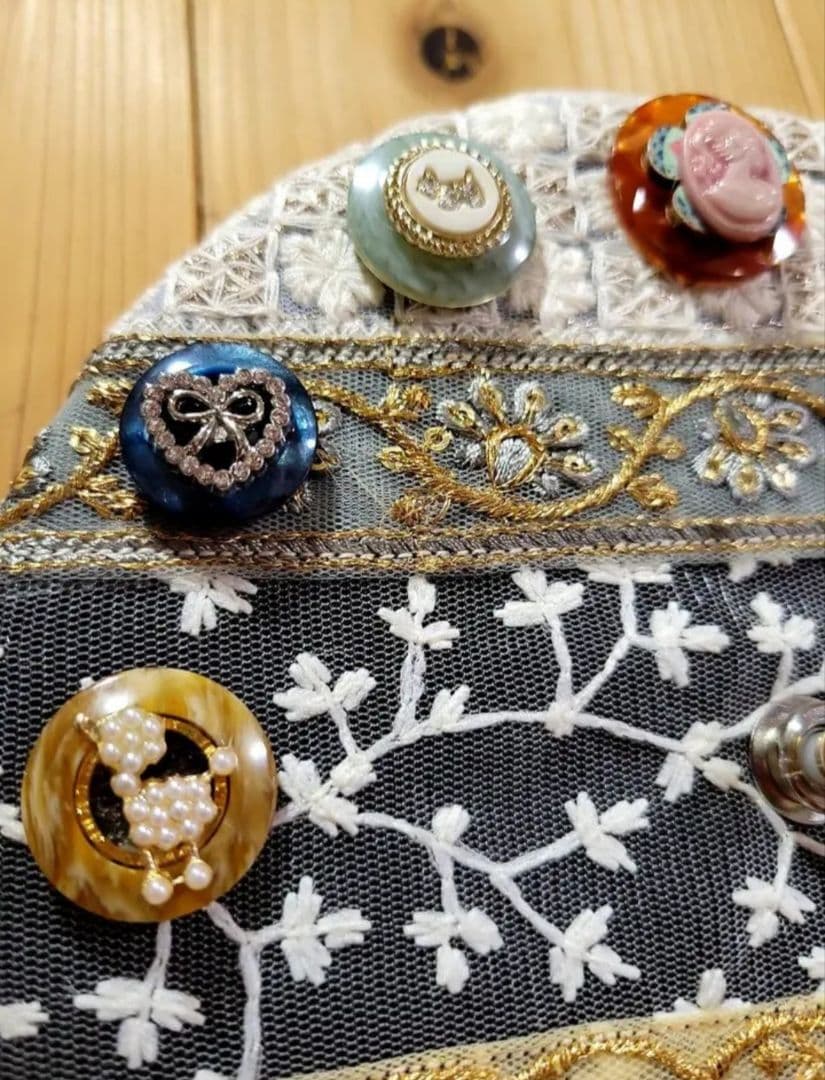 壁掛け時計　インド刺繍リボン