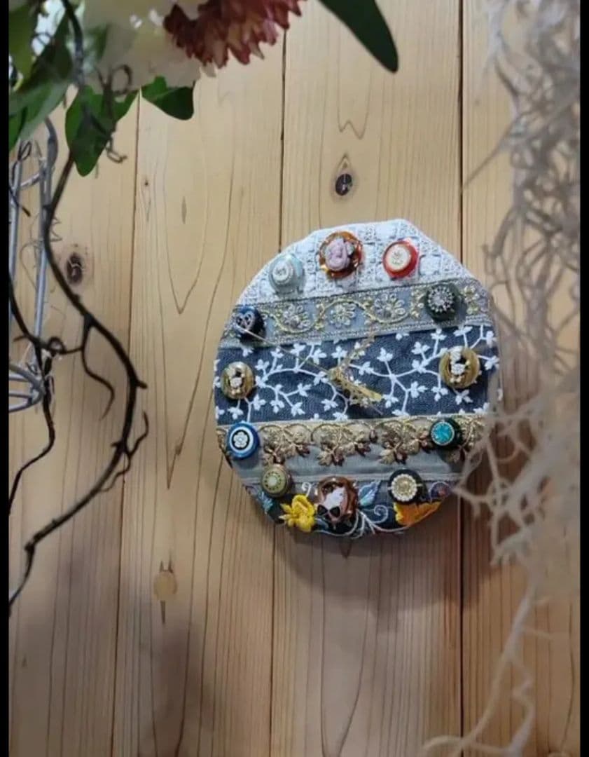 壁掛け時計　インド刺繍リボン