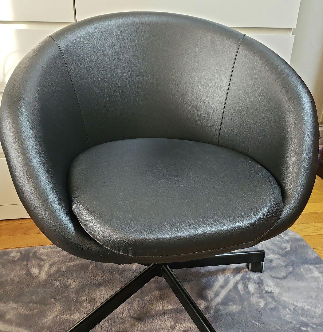 IKEA　SKRUVSTA 黒椅子