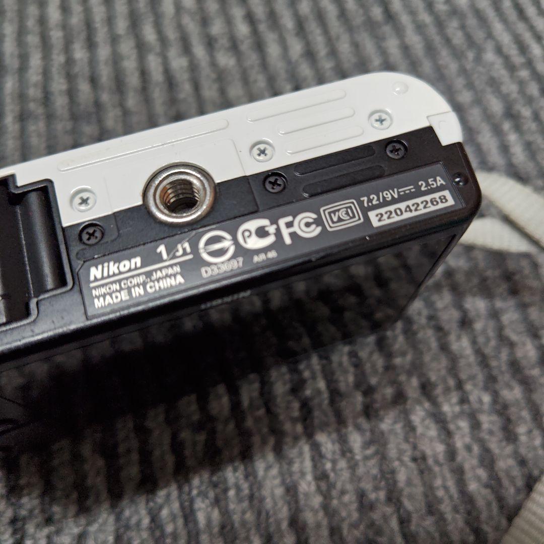 【ジャンク】Nikon 1 J1 ミラーレスカメラ ホワイト