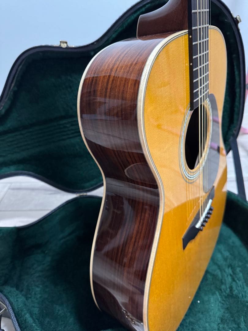 Martin 000-28 限定モデル　アコースティックギター ハードケース付き