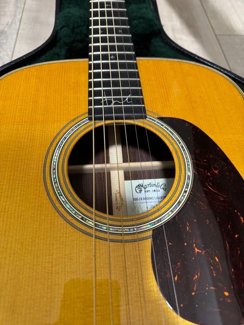 Martin 000-28 限定モデル　アコースティックギター ハードケース付き