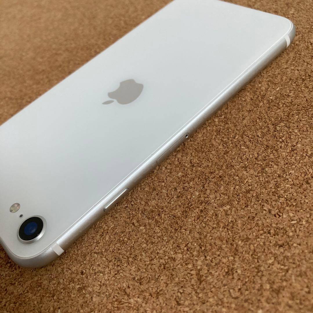 4171【早い者勝ち】美品☆電池新品☆iPhoneSE2 64GB SIMフリー