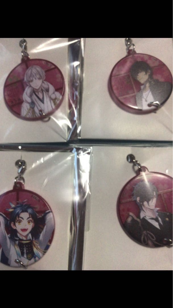 刀剣乱舞　ステンドグラスキーホルダー　燭台切　大倶利伽羅　鶴丸　太鼓鐘