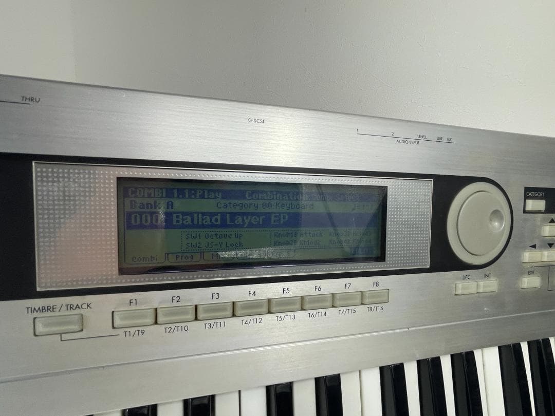 KORG コルグ TRITON Le 61鍵盤 シンセサイザー