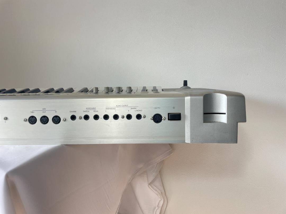 KORG コルグ TRITON Le 61鍵盤 シンセサイザー