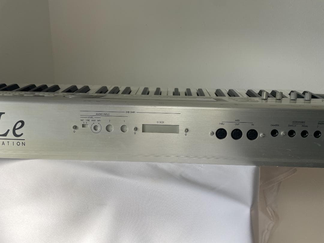 KORG コルグ TRITON Le 61鍵盤 シンセサイザー