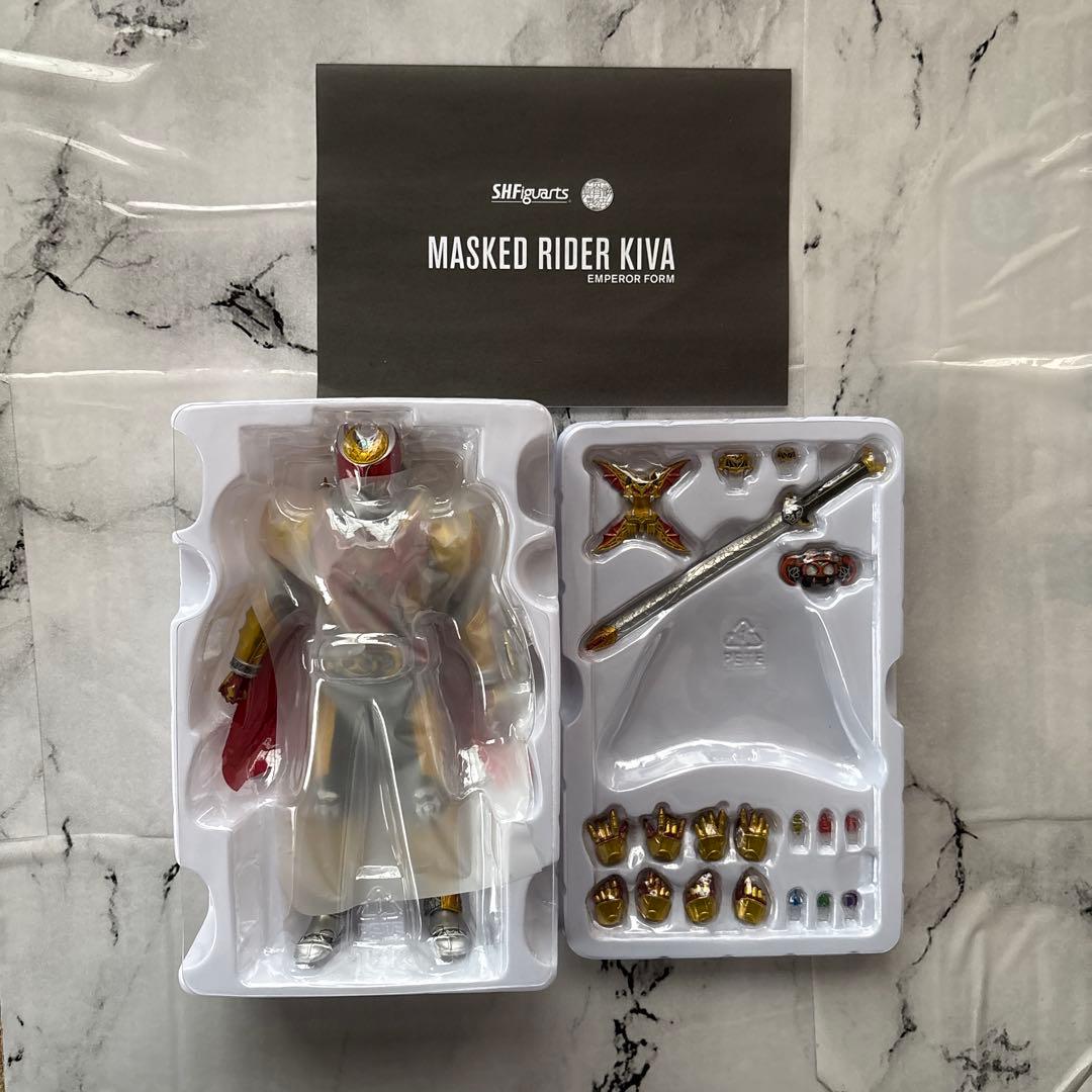 S.H.Figuarts真骨彫　仮面ライダーキバ　エンペラーフォーム