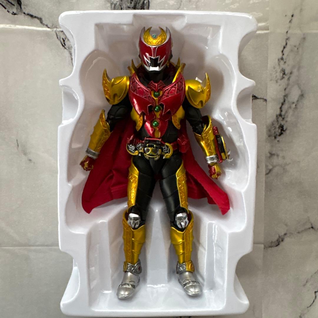 S.H.Figuarts真骨彫　仮面ライダーキバ　エンペラーフォーム