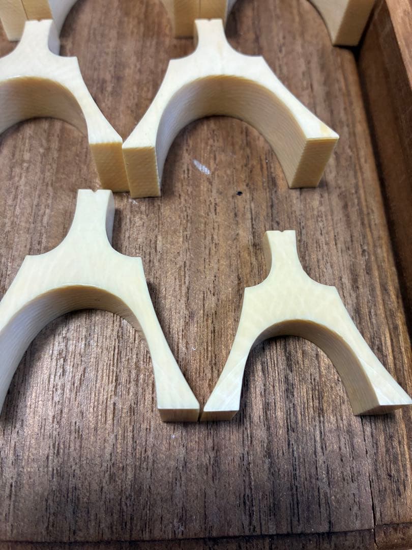 琴柱15個　天然素材　猫足　蒔絵小物入　木箱入り　和楽器　琴