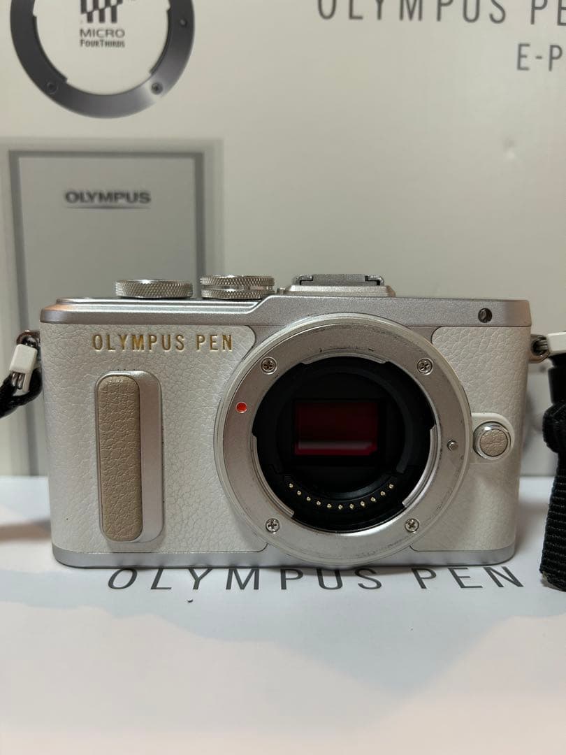 【ボディ・レンズ3種4本・付属品】オリンパスPEN E-PL8