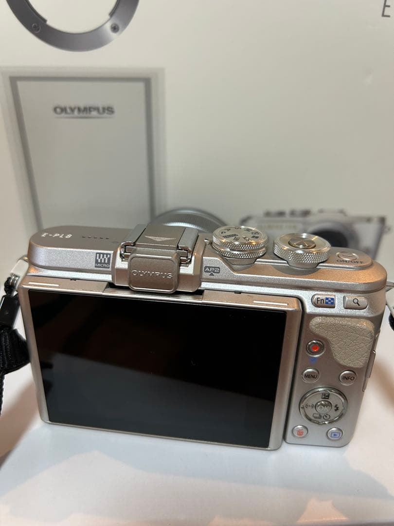 【ボディ・レンズ3種4本・付属品】オリンパスPEN E-PL8