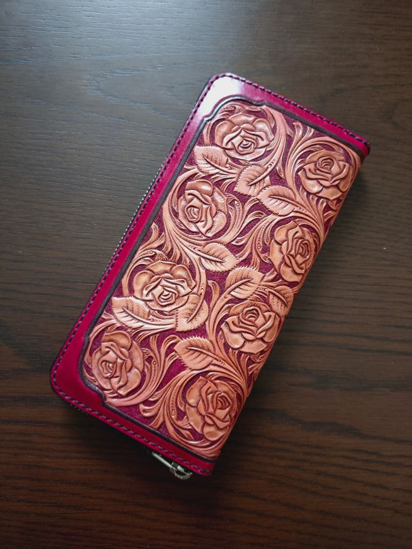 長財布　薔薇のカービング　ラウンドファスナーウォレット