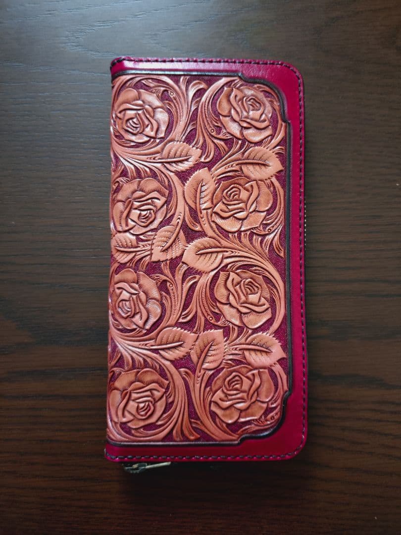 長財布　薔薇のカービング　ラウンドファスナーウォレット