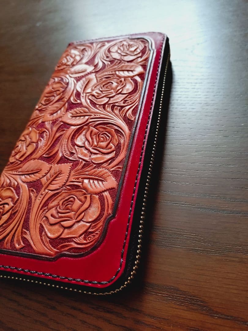 長財布　薔薇のカービング　ラウンドファスナーウォレット