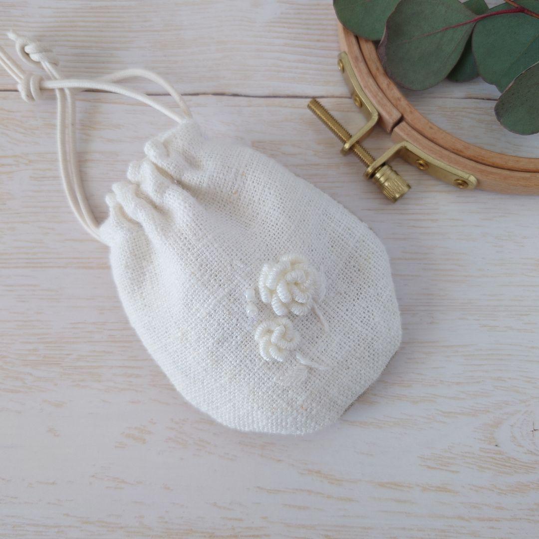 ちっちゃな巾着サシェ/詰替えタイプ【白糸刺繍ローズ】