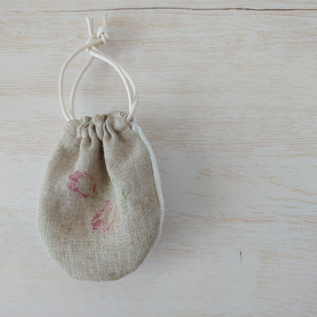 ちっちゃな巾着サシェ/詰替えタイプ【白糸刺繍ローズ】