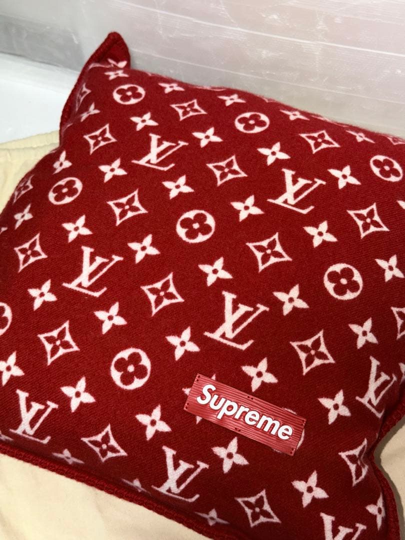 限定品‼️【Louis Vuitton x Supreme】モノグラム ピロー 枕