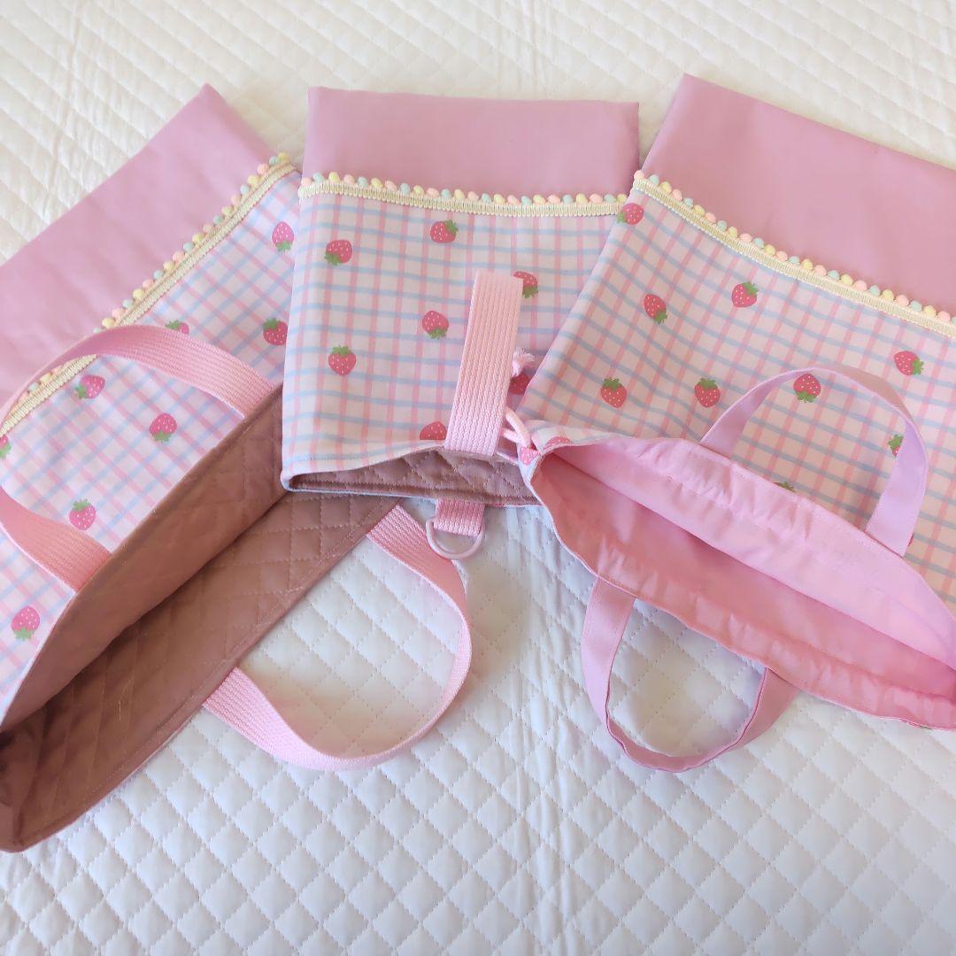 入園入学♡ミルクいちご柄 レッスンバック３点セット♡ラメカラフルポンポンレ―ス