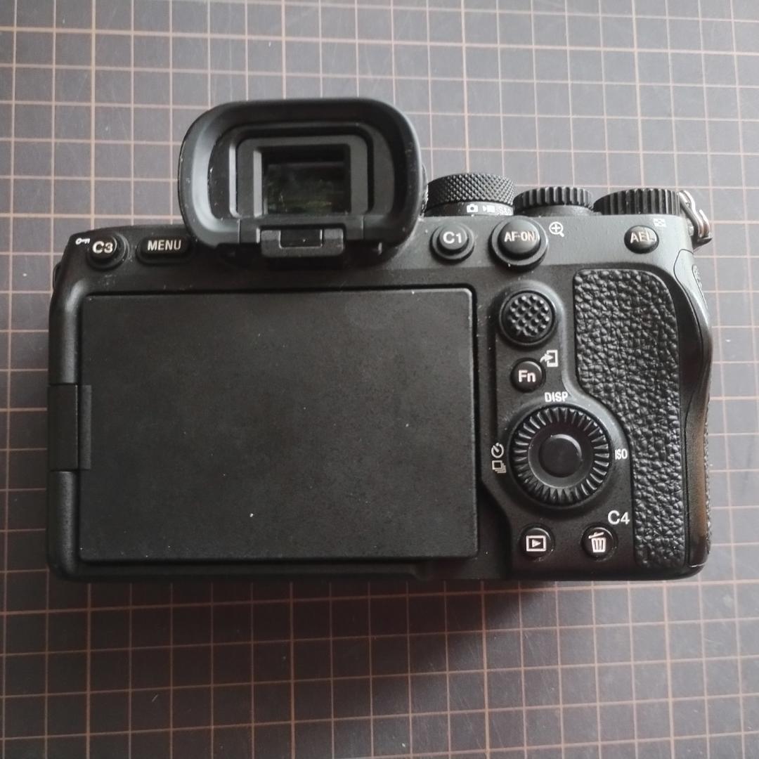 【短期】【ジャンク品：電源投入可】SONY α7 IV、純正バッテリー3個付き