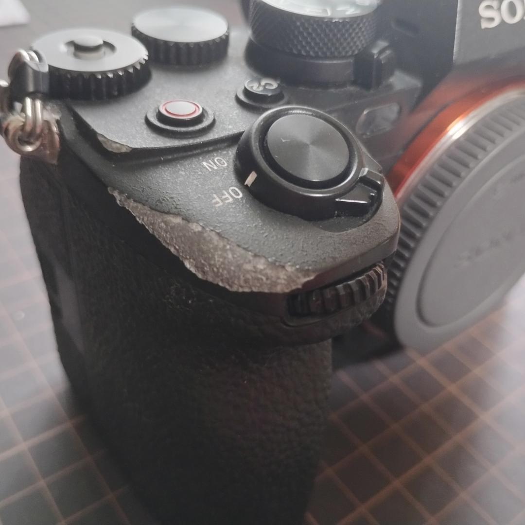 【短期】【ジャンク品：電源投入可】SONY α7 IV、純正バッテリー3個付き