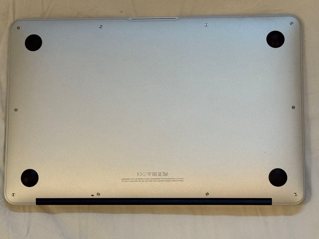 Apple MacBook Air シルバー　11インチ　8GB