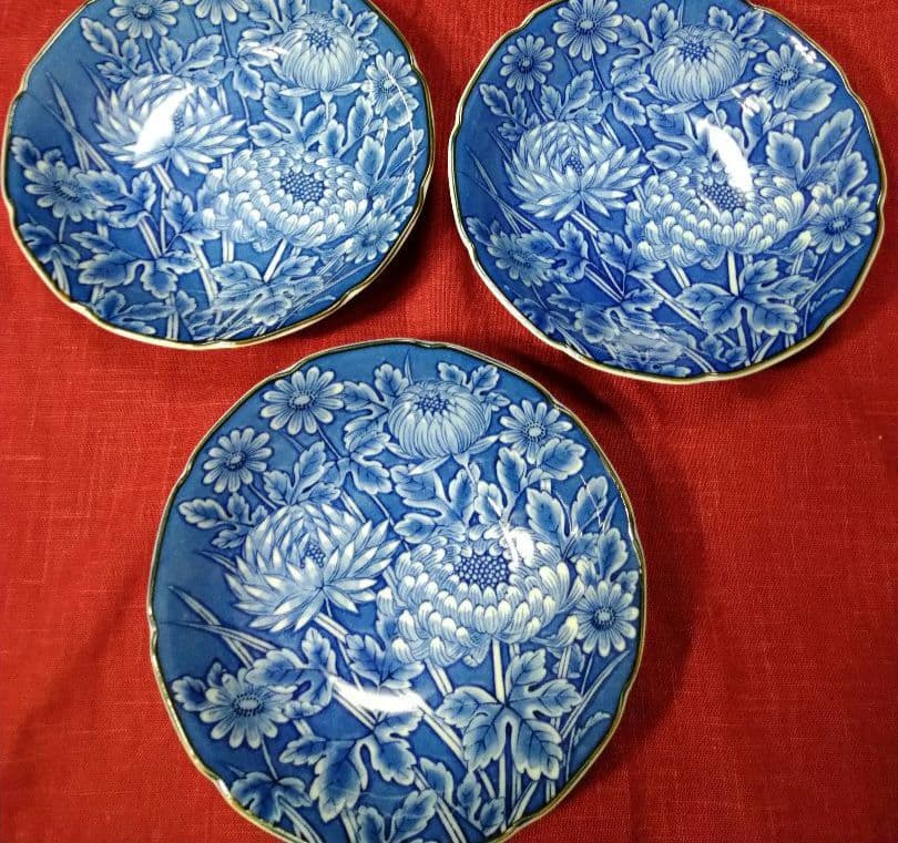 ♣希少なレアヴィンテージ品♥６０年前ヴィンテージ品♥染付菊絵柄有田焼・輪花２中皿