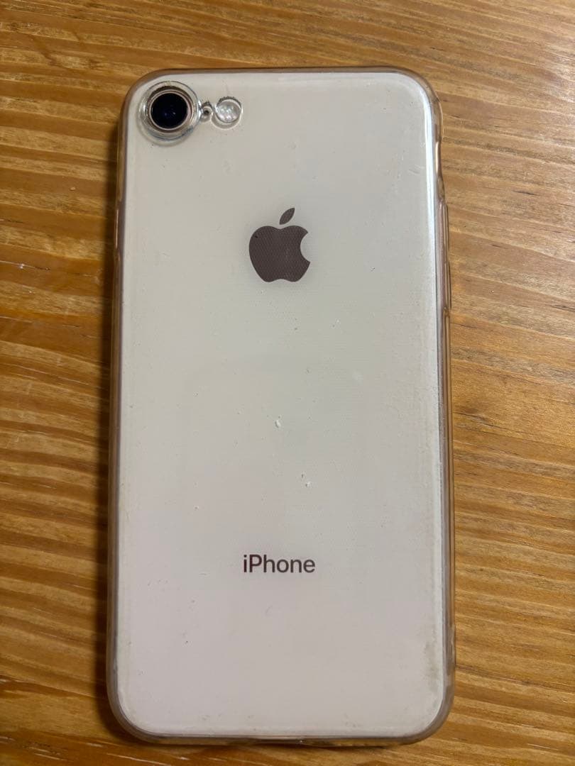 iPhone 8 画面ひびあり