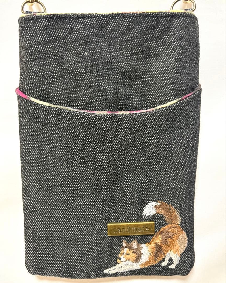 シェルティ 刺繍 サコッシュ セーブル 伸びポーズ 直接刺繍 ハンドメイド 犬