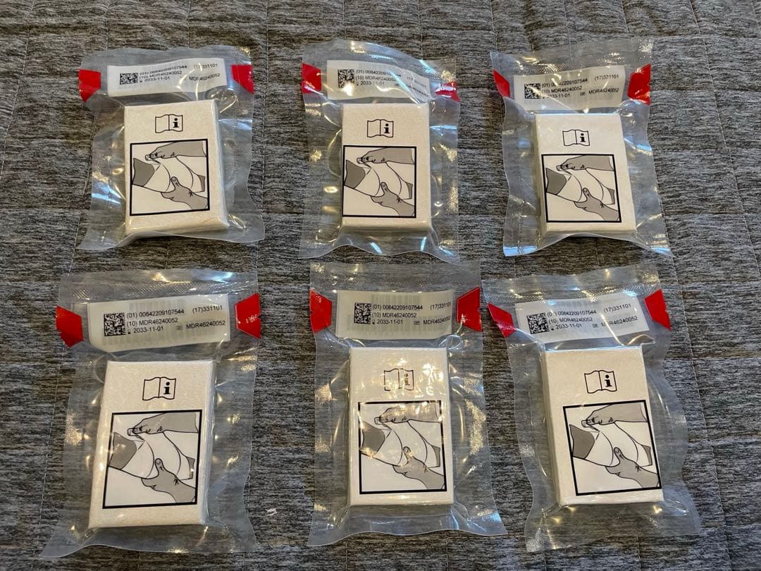 米軍放出品　実物メディカルセット21点　ターニケットやシザーなど