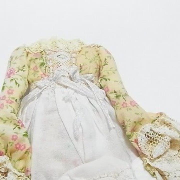 壊れた人形 ブローチ 花柄ワンピース【nikibbit/ニキビット】アンティーク