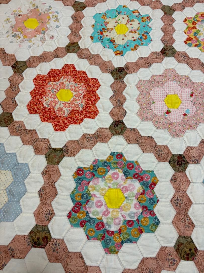 六角形花柄　キルト途中までしてます。約137cm x 170cm