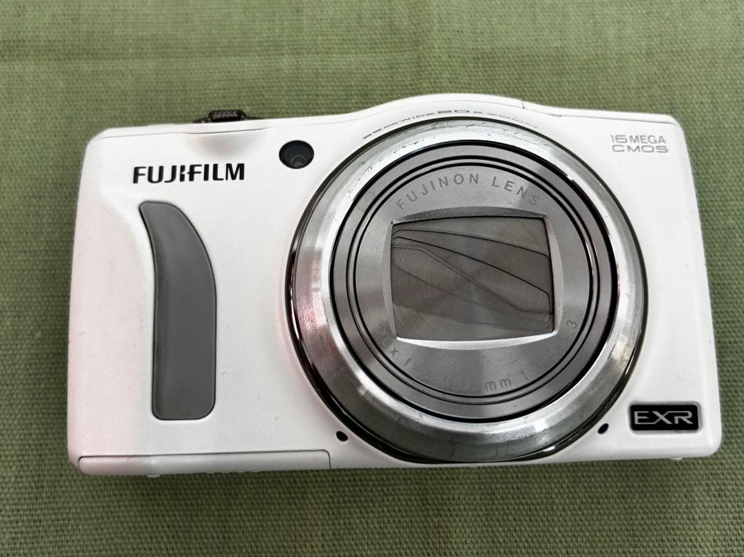 FUJIFILM FinePix F800EXR ホワイト 美品 20倍ズーム