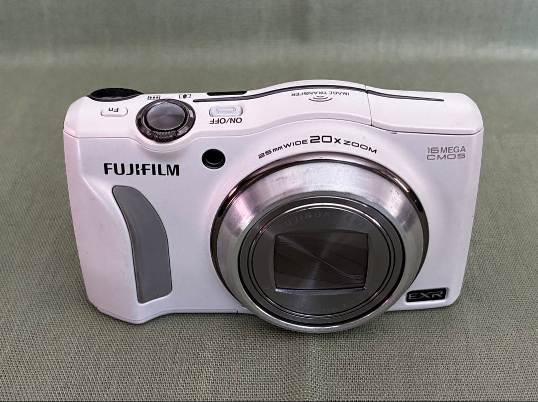 FUJIFILM FinePix F800EXR ホワイト 美品 20倍ズーム