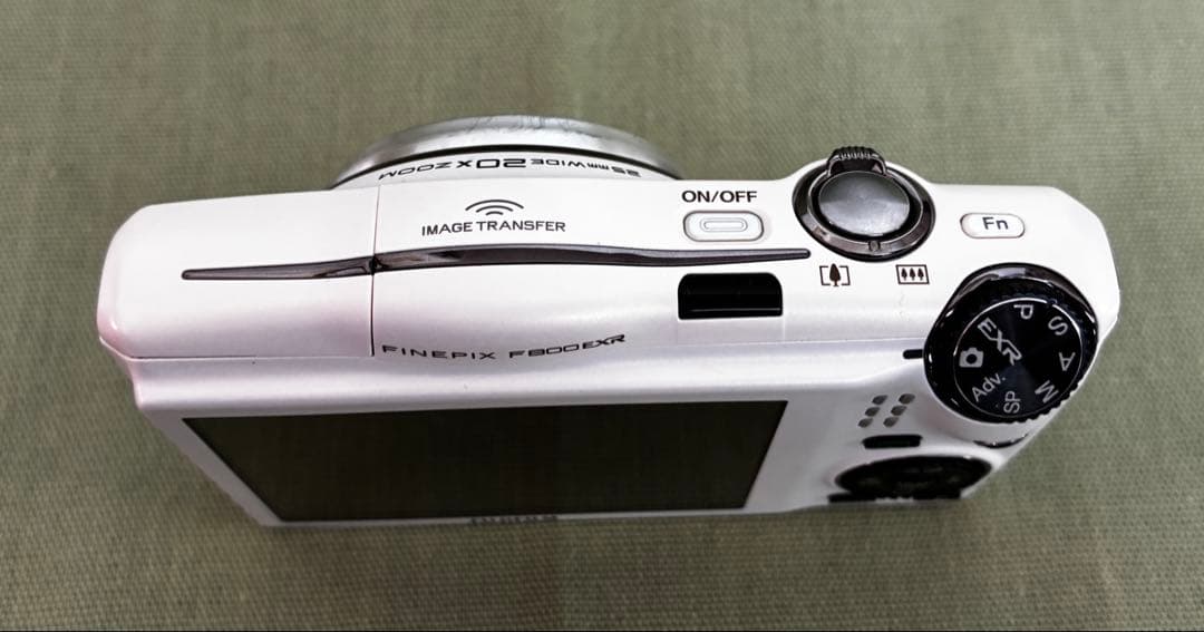 FUJIFILM FinePix F800EXR ホワイト 美品 20倍ズーム
