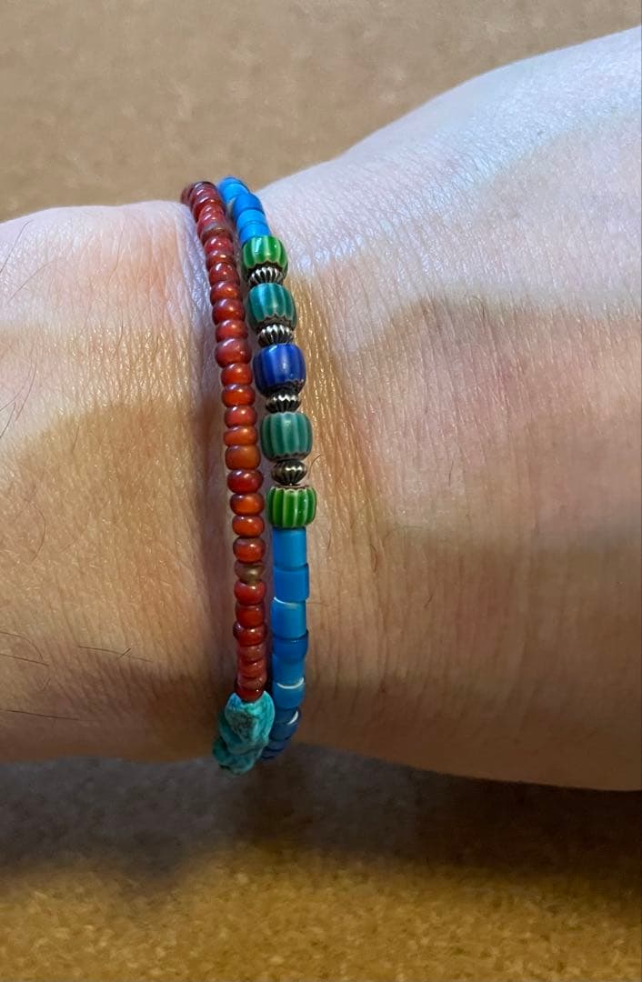 アンティークホワイトハーツとシェブロン、ターコイズのブレスレット。