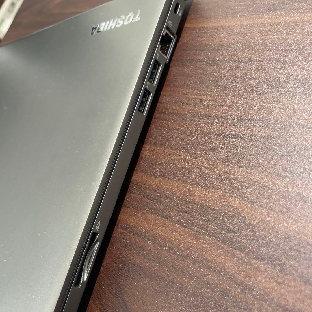 TOSHIBA dynabook R63 ノートPC　i5 7300U 16GB