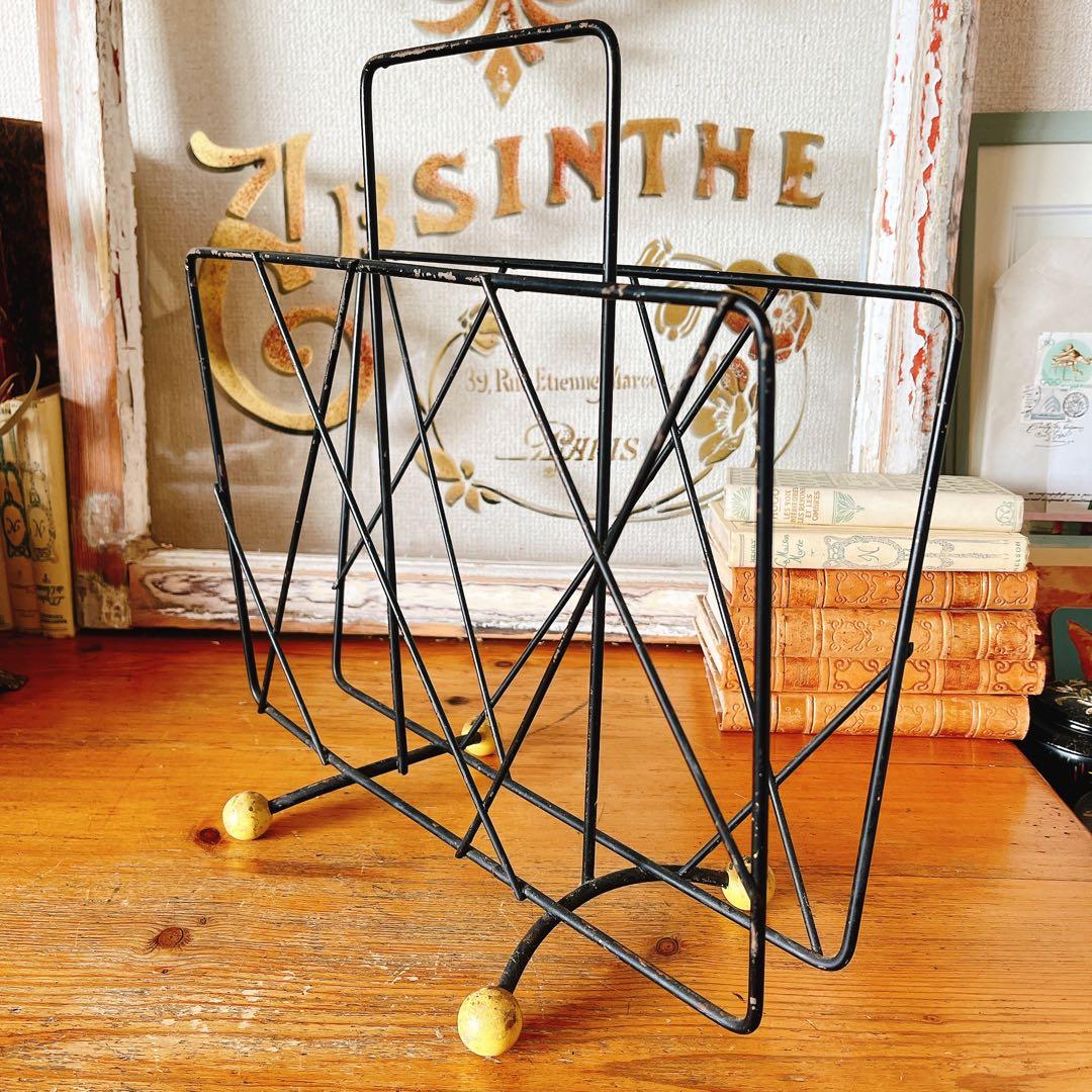 可愛いアイアンのマガジンラック