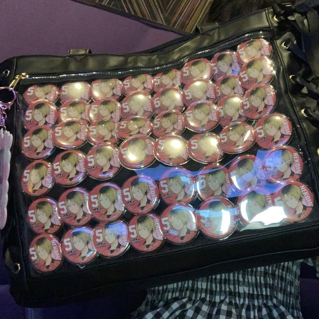 ハイキュー!! 孤爪研磨　痛バッグ　48枚缶バッジ　おまけつき