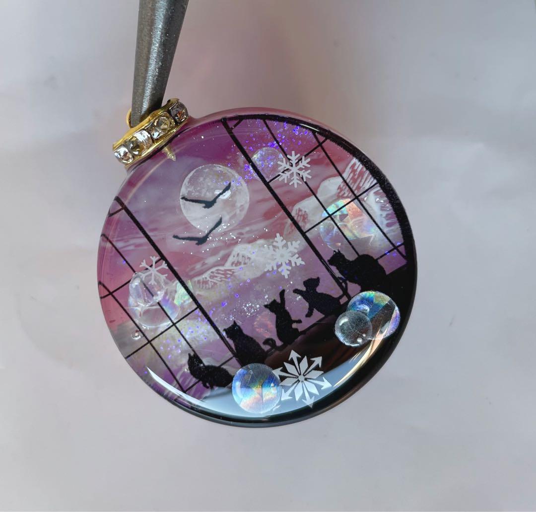 展示用/レジン/冬の夜明け　窓辺の子猫達　雪　蓄光　オルゴナイトネックレス