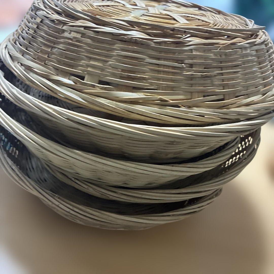 《美品》天然素材　大皿型バスケット　7枚セット　コンパクト収納　食材その他入れ物