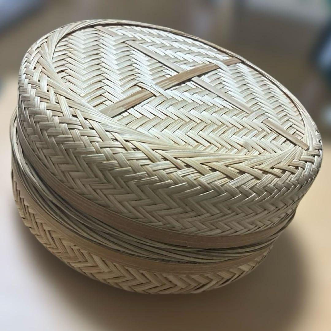 《美品》天然素材　大皿型バスケット　7枚セット　コンパクト収納　食材その他入れ物