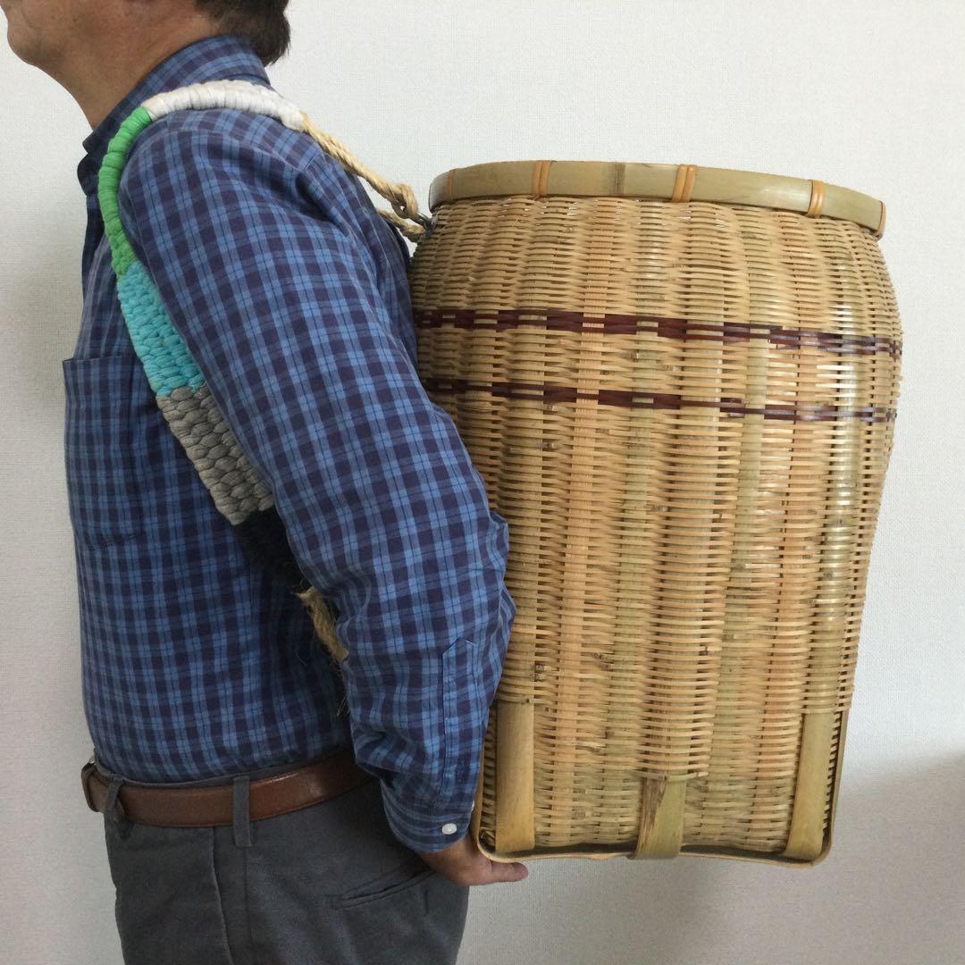 竹製の背負子です。　新品ではありませんが蔵に収納していた物で未使用品です。
