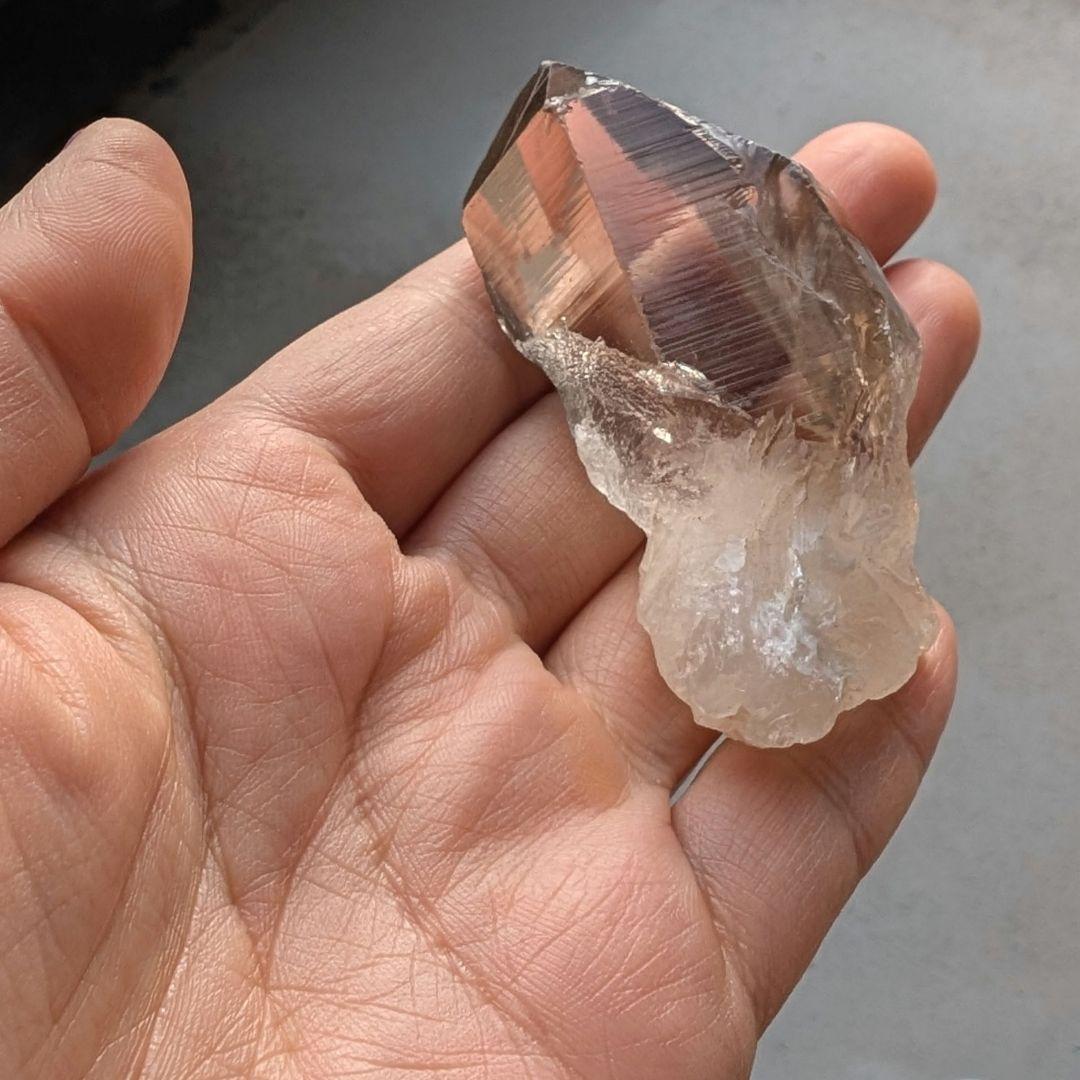 スカルドゥ　スモーキークォーツ　高品質　煙水晶　パキスタン　単結晶　天然石