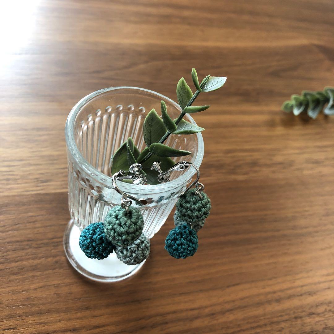 つぶつぶイヤリング グリーン